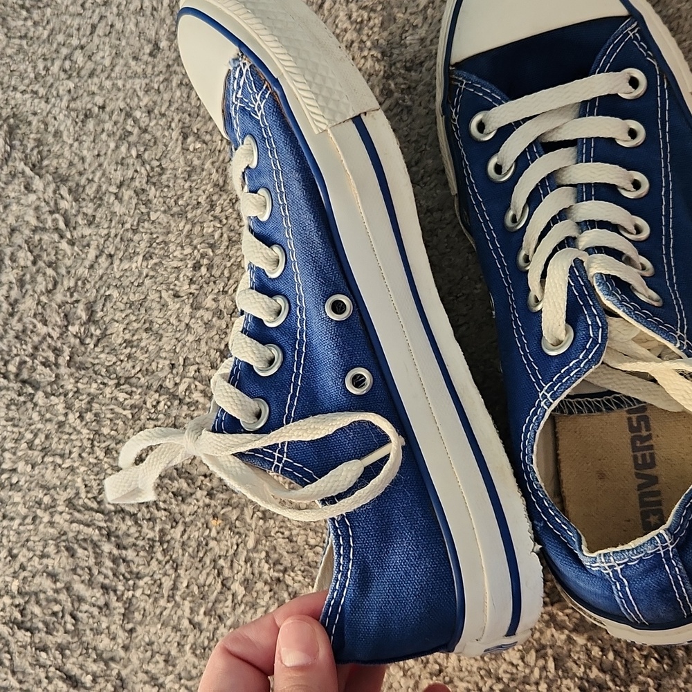 Blue low-top converse - Picture 12 of 13